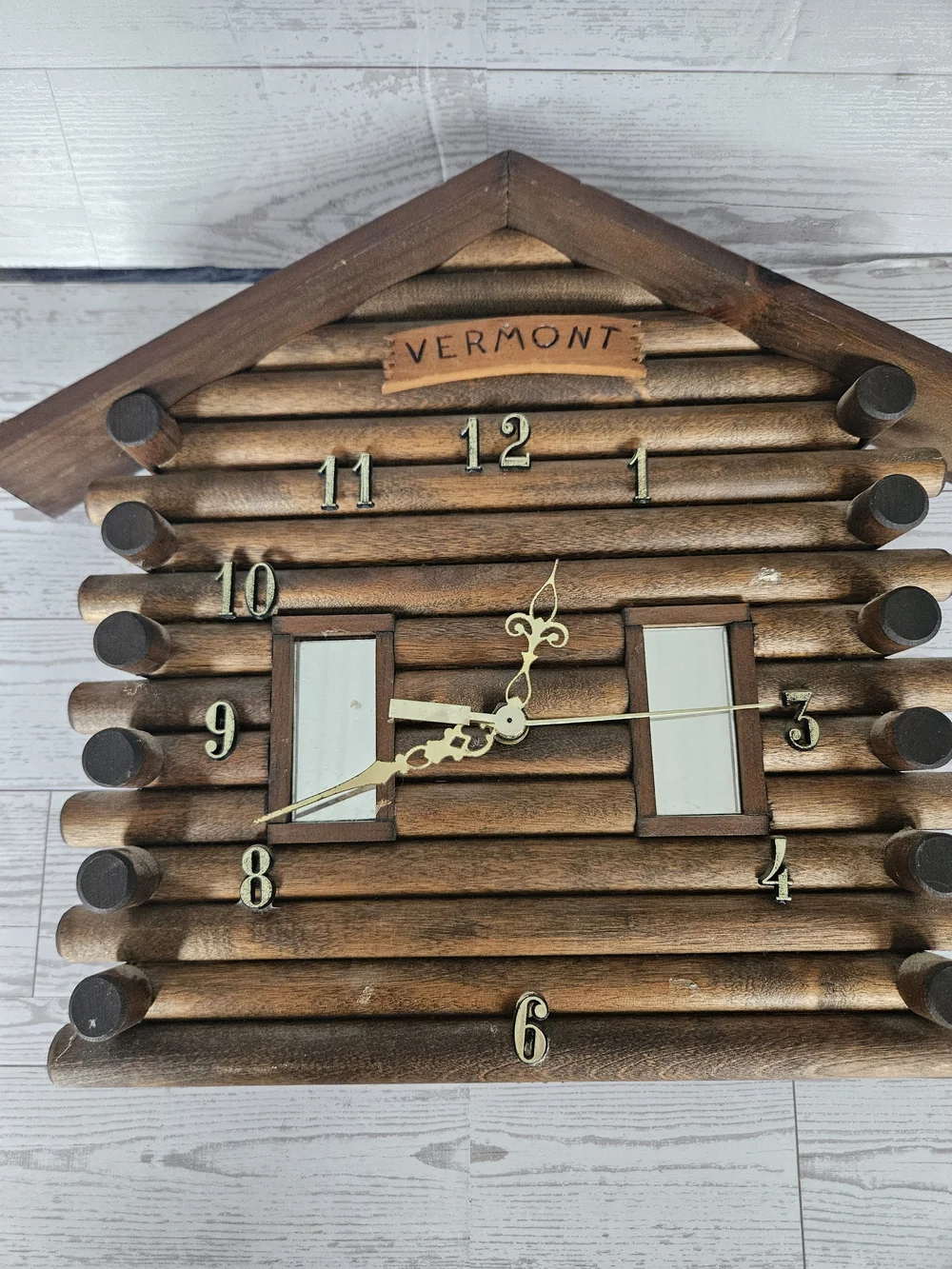 Log Cabin Wall Clock - Rustic Brown Vintage